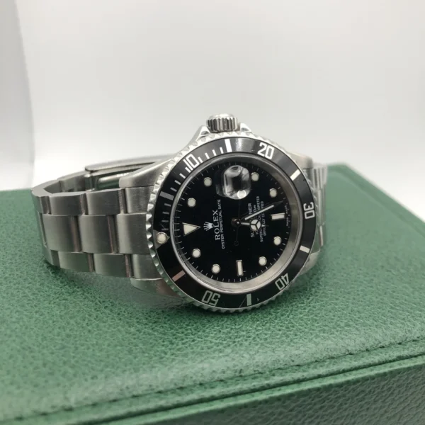 SOLD Rolex submariner 16610 1999 box and accessories