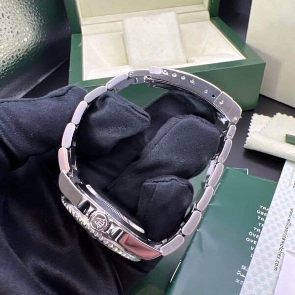 Rolex submariner 16610 2006 box papers - Image 9