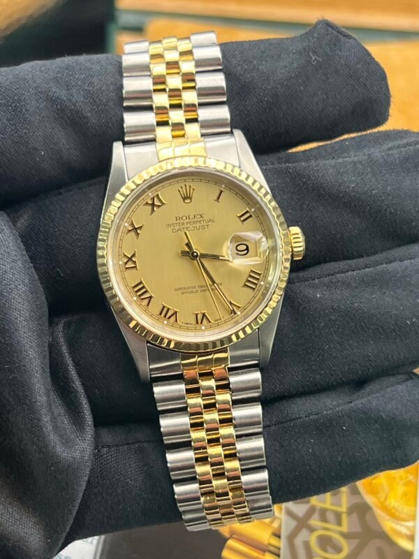 Rolex Datejust watch 16233 1996 box papers.