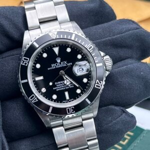 Rolex submariner 16610 2002 box accessories