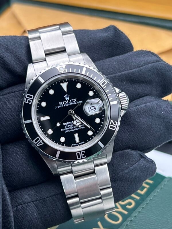Rolex submariner 16610 2002 box accessories