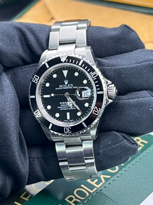 Rolex submariner 16610 2002 box accessories - Image 3