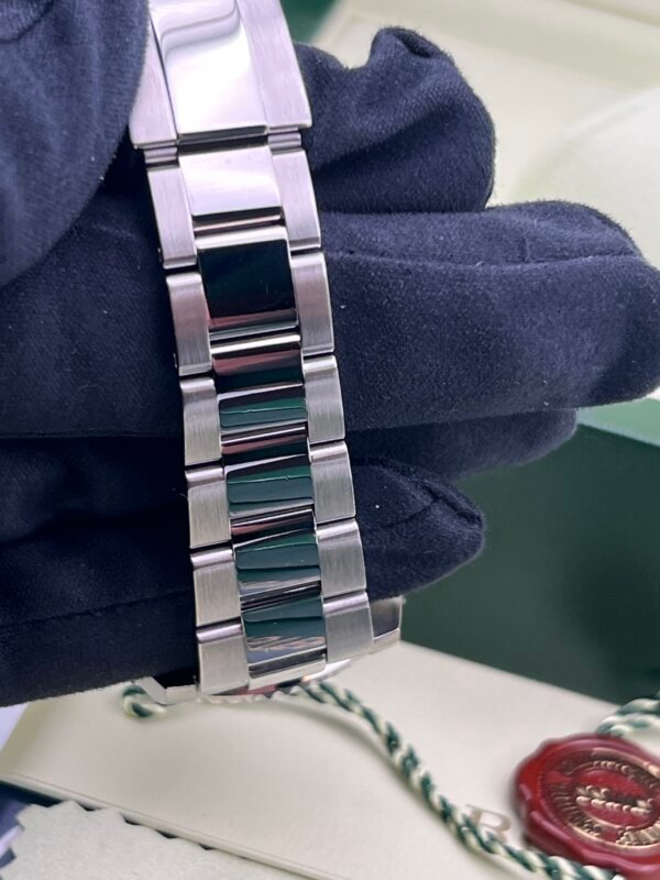 Rolex GMT Master II 2009 116710ln box accessories - Image 5
