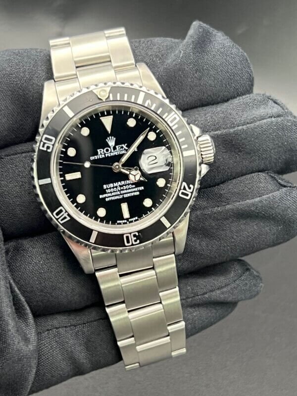 Rolex submariner 16610 2000 box papers