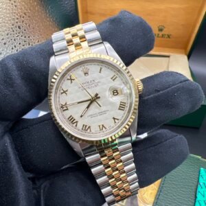 Rolex Datejust watch 16233 box papers.(1020)