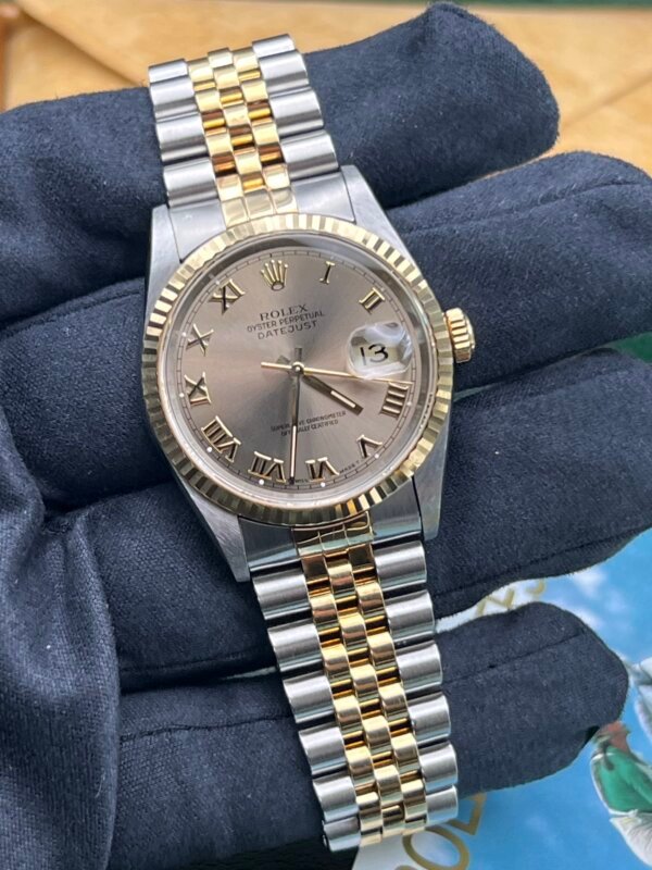 Rolex Datejust watch 16233 box papers.(1022)