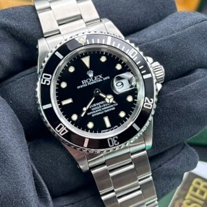 Rolex Submariner Watch  16610 With Box and Accessories 40mm (1059)