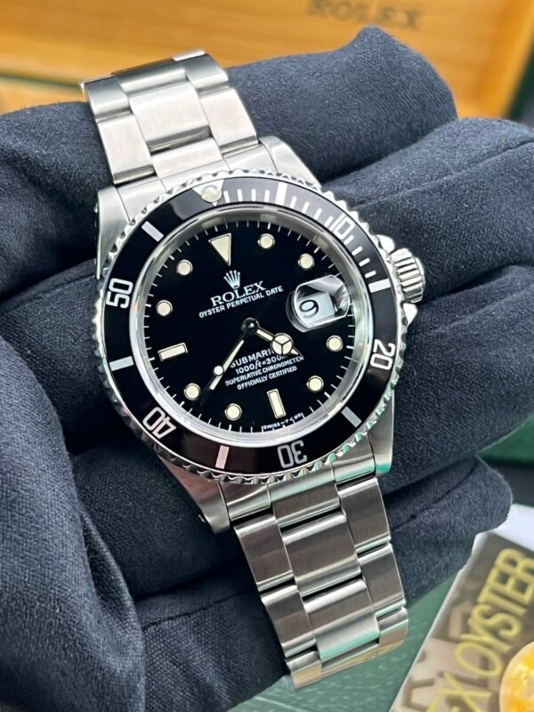 Rolex Submariner Watch  16610 With Box and Accessories 40mm (1059)