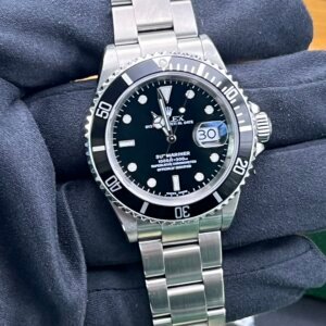 Rolex Submariner Watch 16610 With Box and Accessories 2005 40mm (1117)